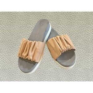 “Bernie Mev" Creme Leather Dewitt Slide Sandal Size 41 Women's Size 9.5